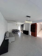 Rent Semi detached house in Guillena pueblo. Oportunidad única en guillena!