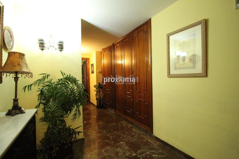 Foto 6fc7a2fc-141c-4eb5-8743-3e5ee077fe2c. Pis amb aparcament a Arenal - Museo Sevilla