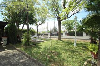 Xalet a Las Pajanosas. Chalet unifamiliar con piscina, casa de invitados y parcela llan
