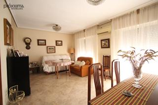 Appartamento in Cruz Roja. Oportunidad única local comercial  vivienda en el mismo edificio