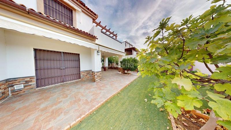 Foto 640f105c-4a64-4e2f-a622-5b0cee00d76f. Doppelhaus mit heizung parking pool in Las Pajanosas Guillena