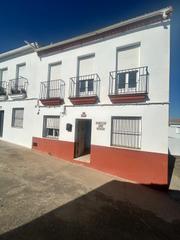 Casa adossada a Castilblanco de los Arroyos. Vive la tranquilidad en castilblanco de los arroyos con todo el
