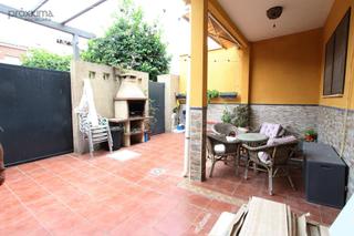 Casa  Calle ibiza. Espectacular vivienda reformada de 3 plantas con patio y sótano