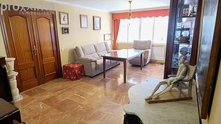 Piso en Parque María Luisa -Giralda Sur. Gran vivienda con 4 dormitorios, terraza y garaje en el plantina