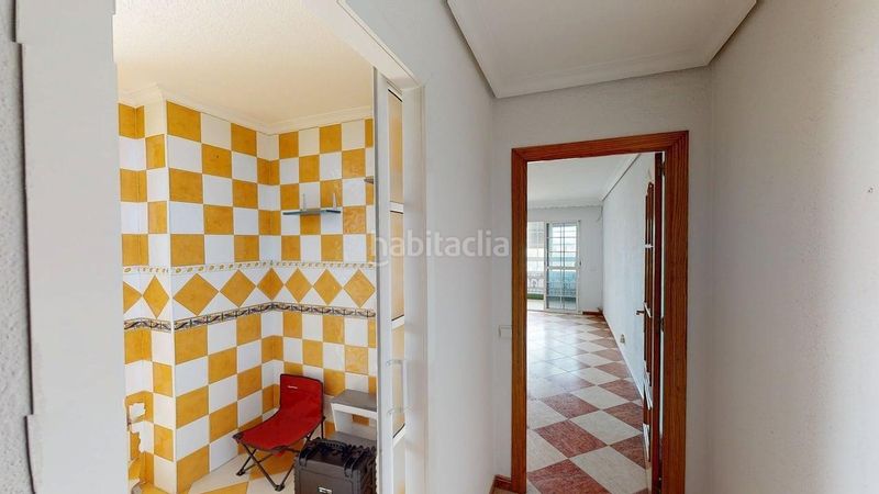 Foto f2f4d38e-0ed5-4515-90a9-c056c7d8fcd7. Pis amb aparcament a Villegas Sevilla