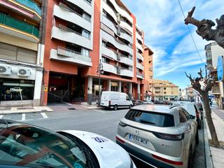 Aparcament cotxe a Campello Playa