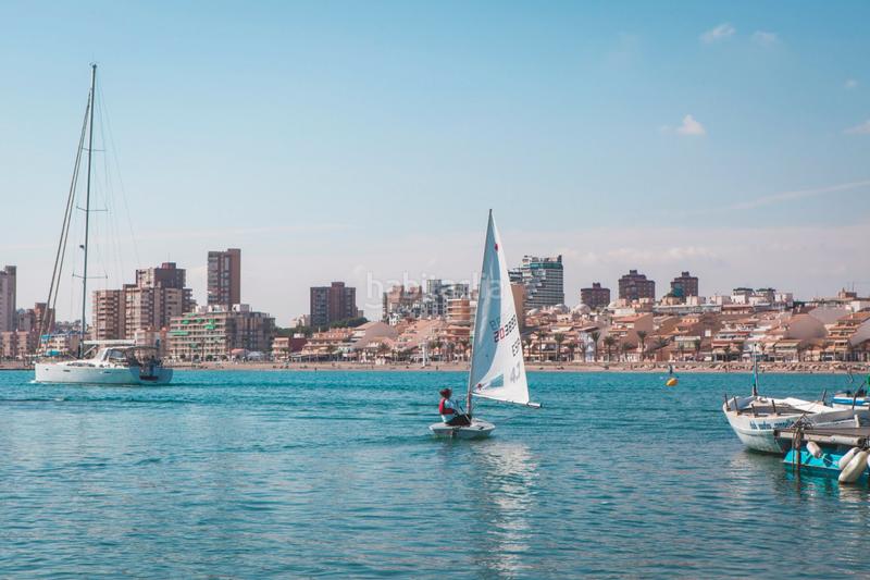 Foto c5bccfcd-5c06-4832-82ce-7b33bfd54e27. Apartament amb aparcament piscina a Campello Pueblo Campello (el)