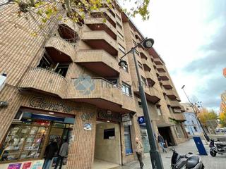 Local Comercial  Oliver. Presentamos este fantástico local de 261 metros cuadrados en la