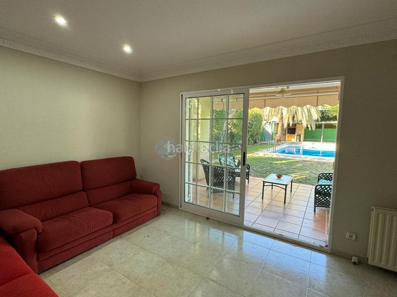 Foto b50f968f-75e3-4e58-859a-5df097c58739. Alquiler chalet en Riba - roja de Túria