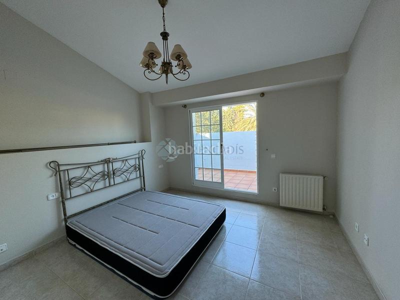 Foto d43152c0-378d-42d6-accf-ac8e161265de. Alquiler chalet en Riba - roja de Túria