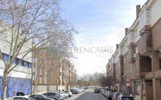 Piso  Rio. Piso ocupado por persona sin justo título antiguo deudor hipotec