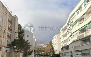 Appartement  Cl tucurinca  es: pl: pt:dr  madrid (madrid). Piso ocupado por persona sin justo título antiguo deudor hipotec