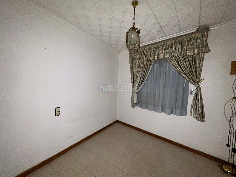 Foto 0ed4d22d-d3c4-4b4e-8097-b0e9456e7f17. Casa adossada amb aparcament a Navarrés