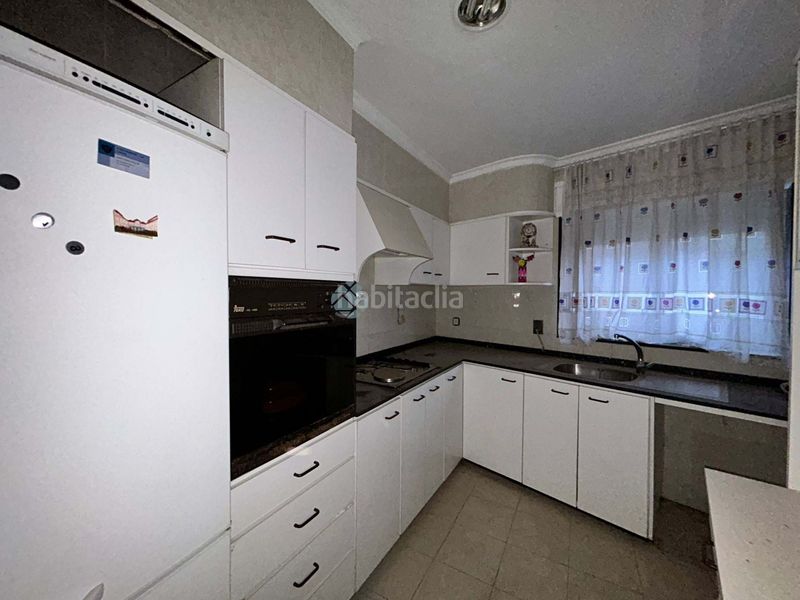 Foto 249c877a-23b3-46fe-aae7-36d0a122cf80. Casa adossada amb aparcament a Navarrés