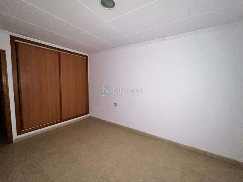 Foto 42d89640-9c38-42c7-b39b-bdabbd316cc1. Casa adossada amb aparcament a Navarrés