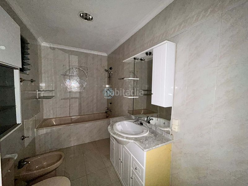 Foto b3893212-1b61-4193-8140-9015f8277d0b. Casa adossada amb aparcament a Navarrés