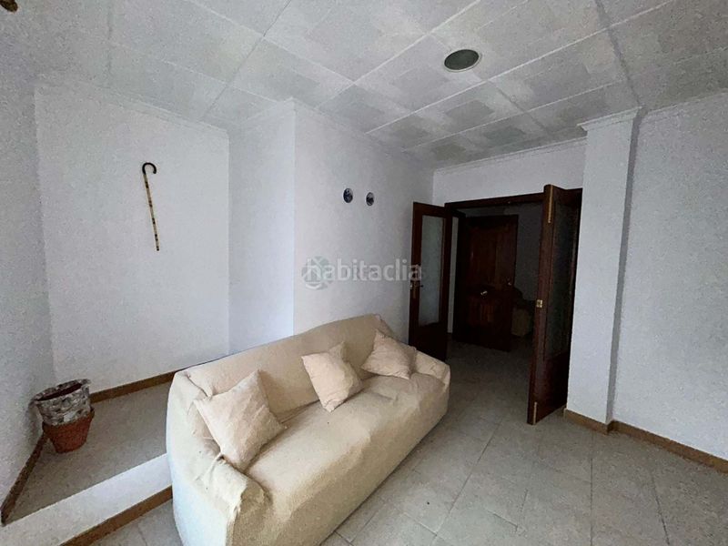 Foto c12ca5b2-9399-4f09-b847-b1e04cd15ab2. Casa adossada amb aparcament a Navarrés