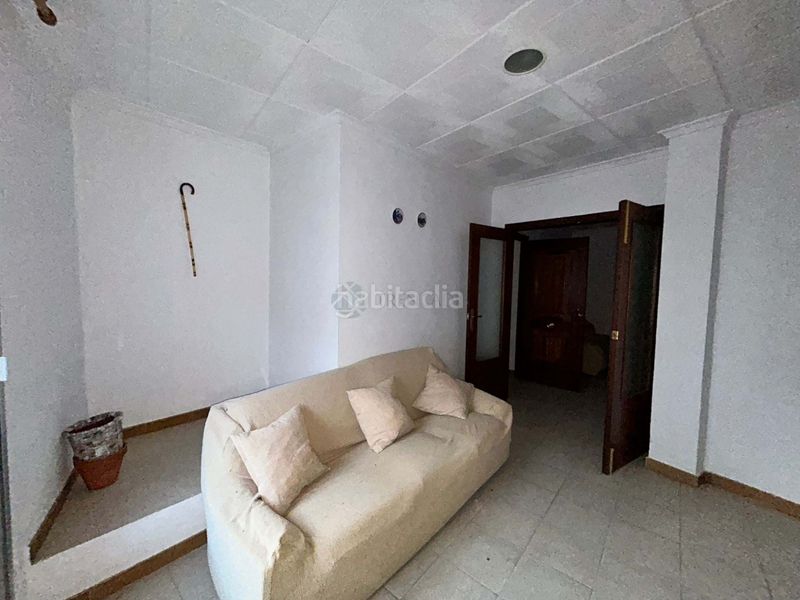 Foto cbb3dccb-00aa-4551-bd6d-7638c6045953. Casa adossada amb aparcament a Navarrés