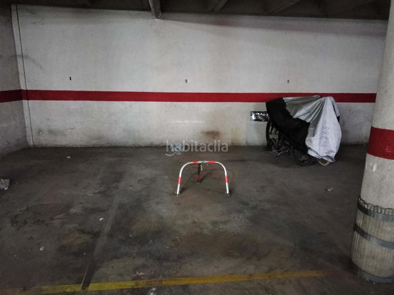 Foto b62c8c3d-645a-46c7-8936-af3fdbcb4ce0. Parking coche en Moncada