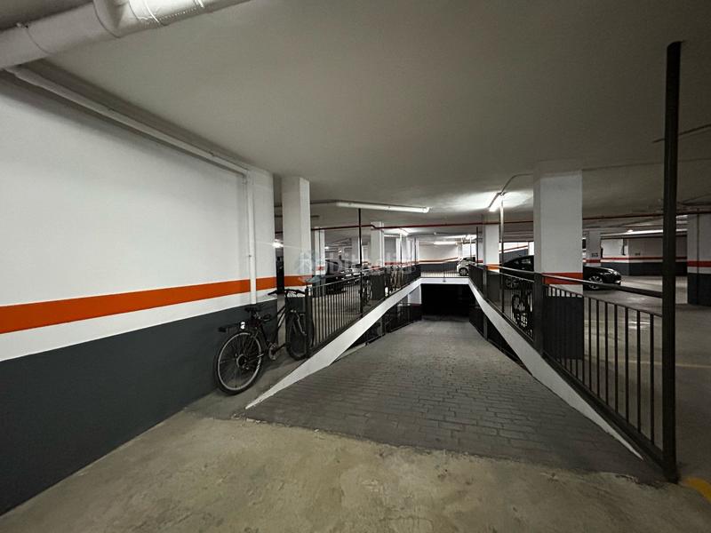 Foto a78e293b-f2c7-4324-9b7c-0ee3bc464f9d. Parking coche en Chilches