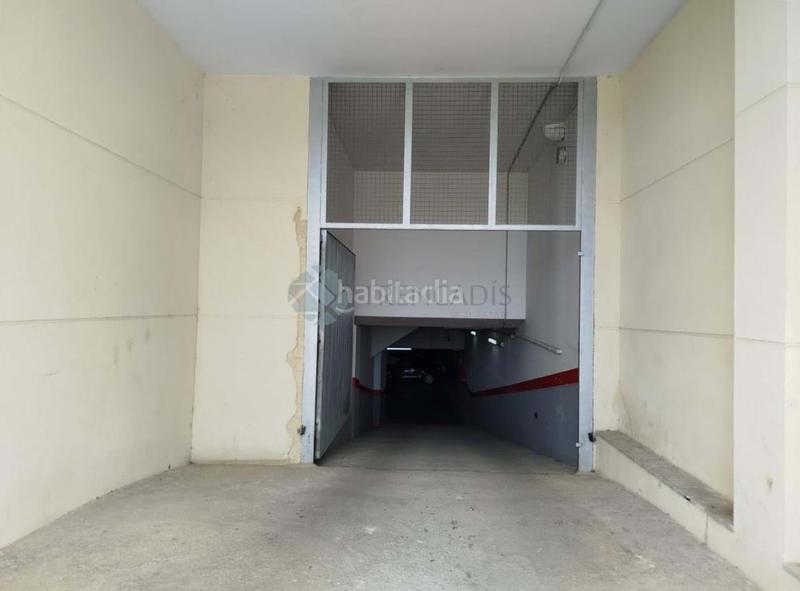 Foto c6a62125-9f74-4c8b-b3d7-c4ce334123a8. Parking coche en Enguera