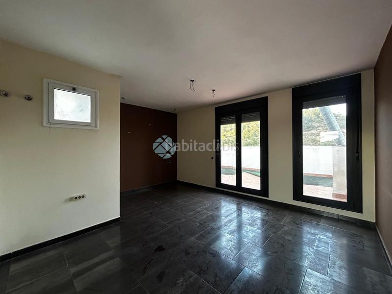 Foto 52c2dc4b-ef43-43fc-bc0d-abb3bbb252c8. Edificio en Vall d´Uixó (la)