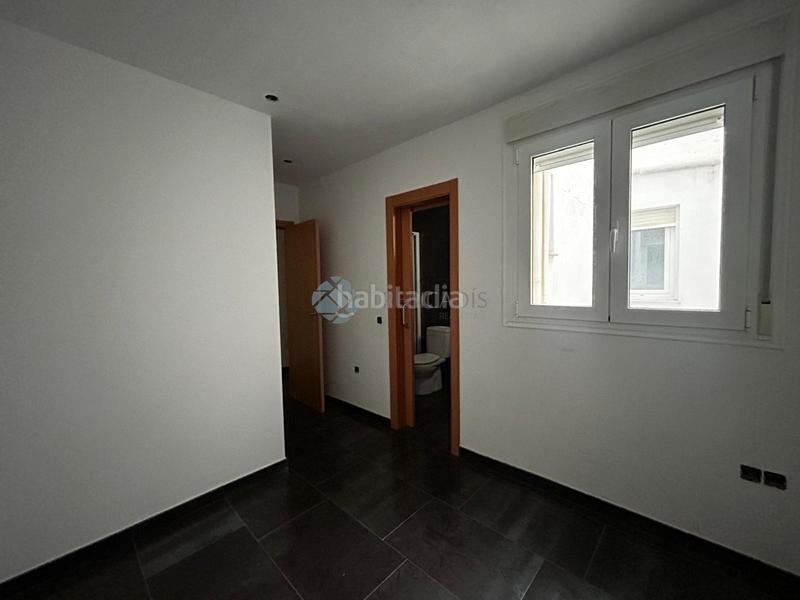 Foto a04a2613-7265-4401-b56e-04794f147c0a. Edificio en Vall d´Uixó (la)