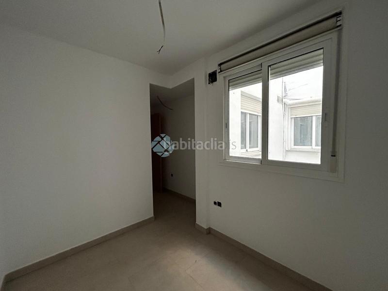 Foto b972f009-4c60-4aa9-b95d-91364db5a203. Edificio en Vall d´Uixó (la)