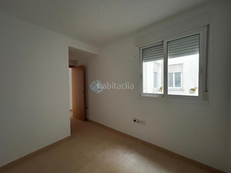 Foto e36b2d21-9a32-45ce-b74f-b9f38b3bd1fc. Edificio en Vall d´Uixó (la)