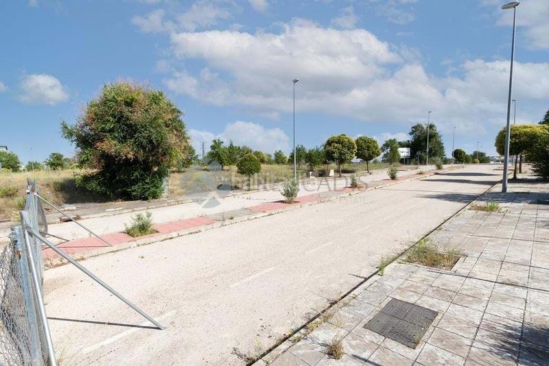 Foto b145c451-6e34-4fb9-aa80-58dacbefbe8d. Terreny residencial a Rejas Madrid