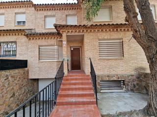 Casa  Cl jacinto benavente   yuncos (toledo). Vivienda unifamiliar adosada para reformar a la venta en el muni