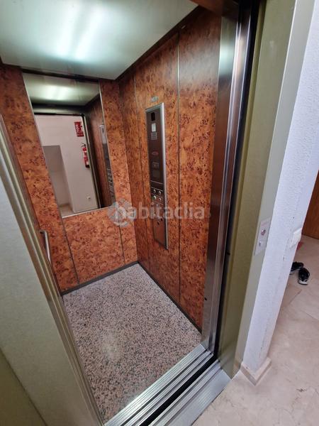 Foto 33c62168-4cac-49e2-95e2-8fb25f14eb9f. Piso ático abuhardillado con plaza de garaje a la venta en el municipio , madrid.la vivienda está distribuida en salónco en Ciempozuelos