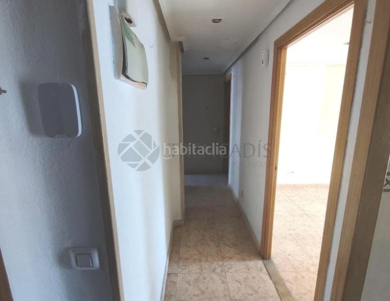 Foto 0567bb69-89a9-409a-8e95-2017e7958922. Piso  de 70 m para reformar a la venta en el distrito de carabanchel, .la vivienda está distribuida en salóncomedor, tres dor en Madrid