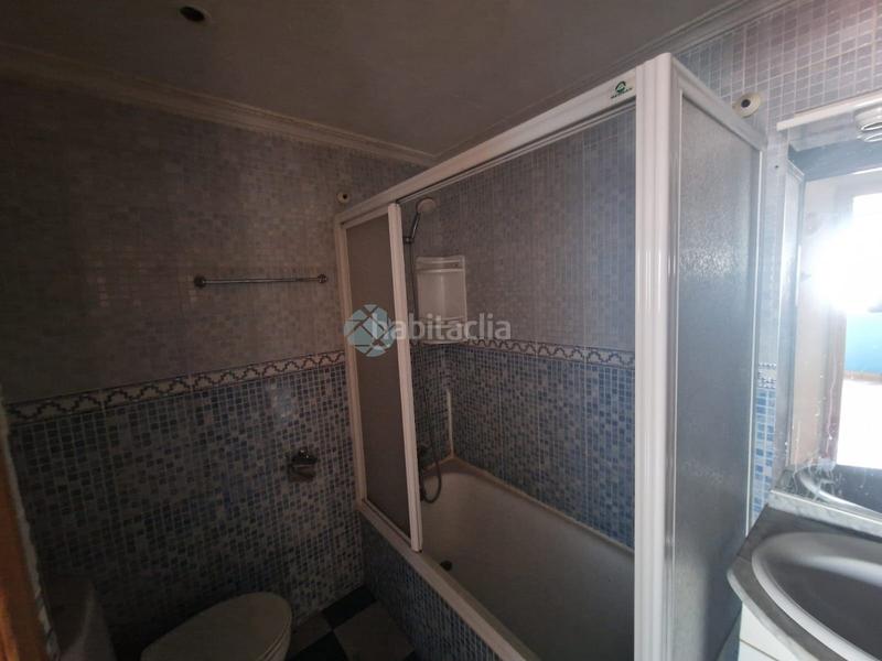 Foto 1eb39ab0-05e0-456c-bdba-e0c2be482ccb. Piso  de 70 m para reformar a la venta en el distrito de carabanchel, .la vivienda está distribuida en salóncomedor, tres dor en Madrid