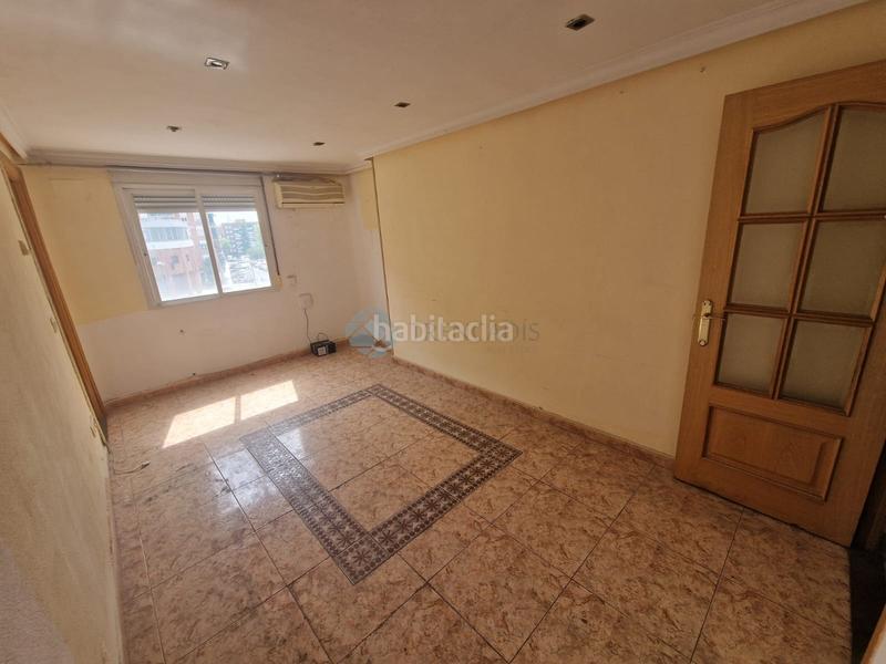 Foto 2f03f7ec-cca2-48cd-a5a5-c7dcb0847cc1. Piso  de 70 m para reformar a la venta en el distrito de carabanchel, .la vivienda está distribuida en salóncomedor, tres dor en Madrid