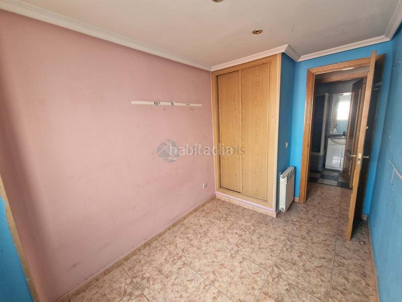 Foto 3a026bd4-7aec-472c-872c-aa3076771763. Piso  de 70 m para reformar a la venta en el distrito de carabanchel, .la vivienda está distribuida en salóncomedor, tres dor en Madrid