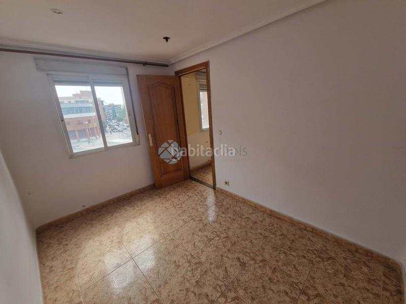 Foto 5512dafd-a860-42c1-9cec-e09a1adfa245. Piso  de 70 m para reformar a la venta en el distrito de carabanchel, .la vivienda está distribuida en salóncomedor, tres dor en Madrid