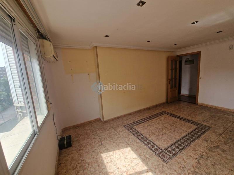 Foto 75f2cde5-447a-401d-9fc2-09f2d2a96233. Piso  de 70 m para reformar a la venta en el distrito de carabanchel, .la vivienda está distribuida en salóncomedor, tres dor en Madrid
