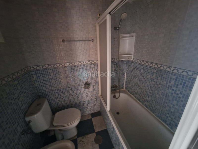 Foto 78a583ab-b56d-4b0d-9303-5622cc1de7e9. Piso  de 70 m para reformar a la venta en el distrito de carabanchel, .la vivienda está distribuida en salóncomedor, tres dor en Madrid