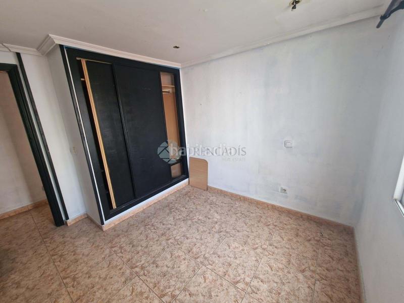 Foto 78ef493e-6ac0-4b5c-b827-7834bb7b9457. Piso  de 70 m para reformar a la venta en el distrito de carabanchel, .la vivienda está distribuida en salóncomedor, tres dor en Madrid