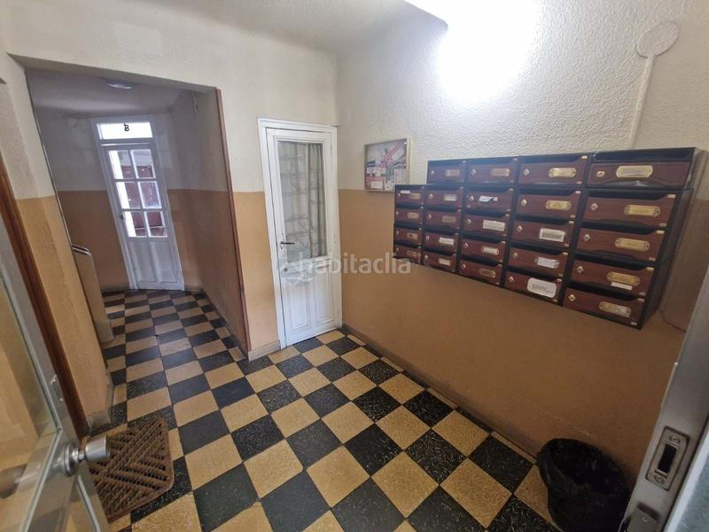 Foto 8fac14a6-de5f-4a5d-ad0a-214e606432c7. Piso  de 70 m para reformar a la venta en el distrito de carabanchel, .la vivienda está distribuida en salóncomedor, tres dor en Madrid