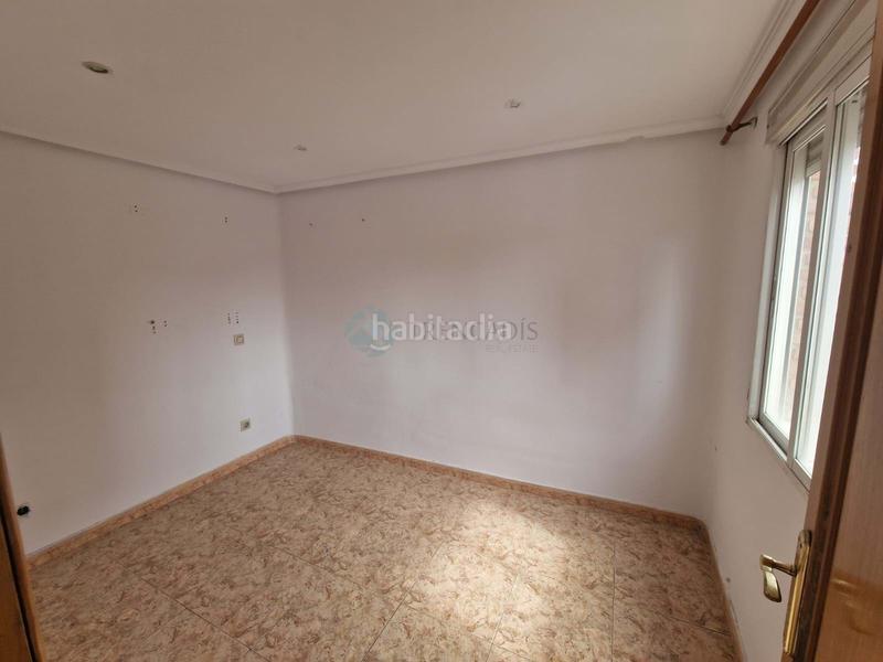 Foto a2e29cea-504a-4efe-b8df-086a5da74af7. Piso  de 70 m para reformar a la venta en el distrito de carabanchel, .la vivienda está distribuida en salóncomedor, tres dor en Madrid