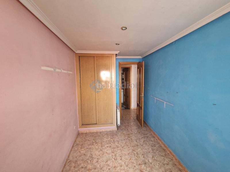 Foto a8d17b9b-7ced-4875-aafb-3084b1f3be9c. Piso  de 70 m para reformar a la venta en el distrito de carabanchel, .la vivienda está distribuida en salóncomedor, tres dor en Madrid