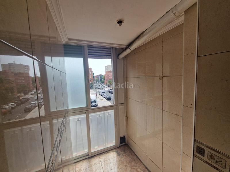 Foto ae8501c9-7dc1-40d2-b14f-e048f108c697. Piso  de 70 m para reformar a la venta en el distrito de carabanchel, .la vivienda está distribuida en salóncomedor, tres dor en Madrid