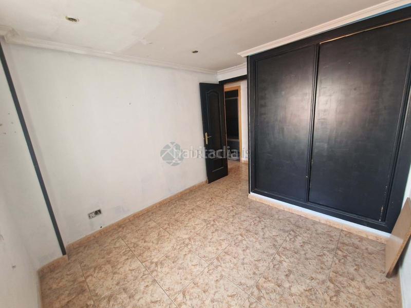 Foto b4a4bf87-200c-4d03-bf1b-1826dcaeea18. Piso  de 70 m para reformar a la venta en el distrito de carabanchel, .la vivienda está distribuida en salóncomedor, tres dor en Madrid
