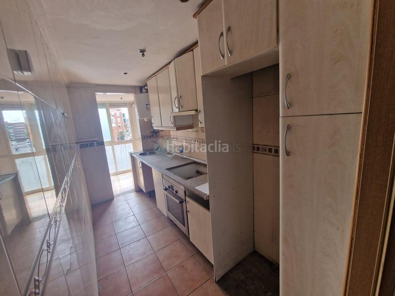Foto db894de5-3f09-45ed-b197-cff26778c8b7. Piso  de 70 m para reformar a la venta en el distrito de carabanchel, .la vivienda está distribuida en salóncomedor, tres dor en Madrid