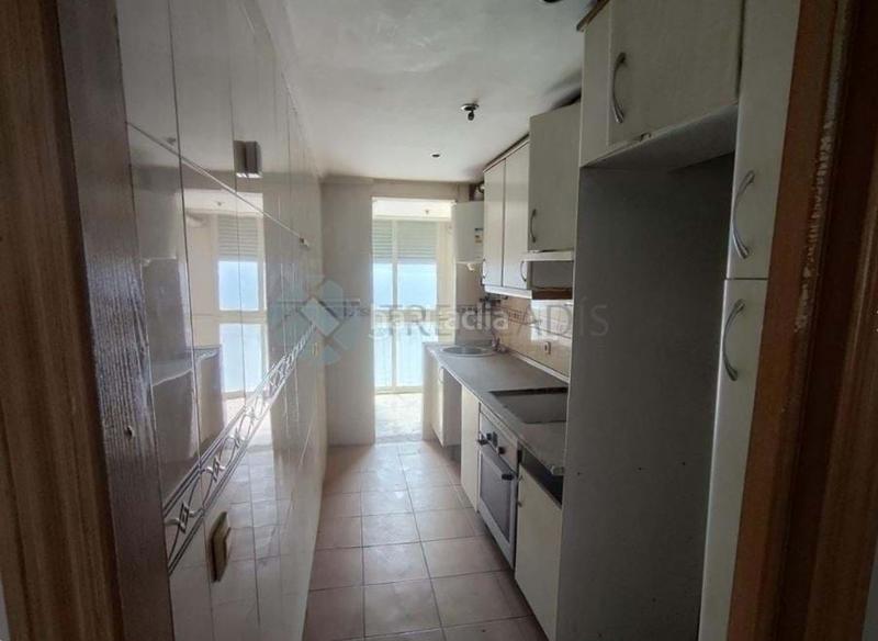 Foto db936adb-d631-40a2-b75c-81e541cddece. Piso  de 70 m para reformar a la venta en el distrito de carabanchel, .la vivienda está distribuida en salóncomedor, tres dor en Madrid