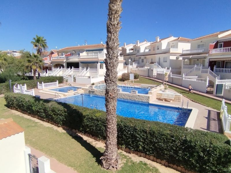 Foto 8e1c7504-aec7-44a0-a775-5a028c8aa85e. Casa aparellada a Benijófar