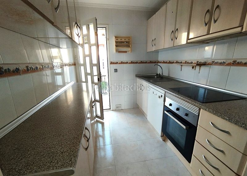 Foto b9e61d93-896e-411d-bd05-8d3c662a22db. Casa aparellada a Benijófar