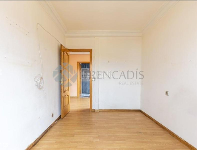 Foto c5afe8aa-f3a5-40d4-b24a-aef90de984a9. Pis a Palomeras Bajas Madrid